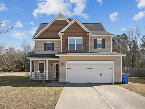 1013 Bombay Dr, Fayetteville, NC 28312