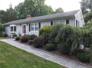 40 Mariner Cir, Trumbull, CT 06611