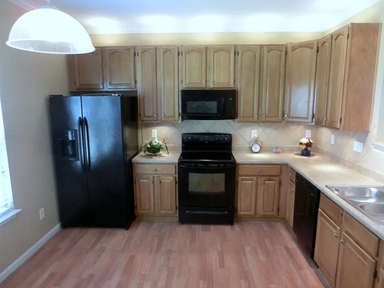 15713 Lakepoint Forest Dr — Photo 18