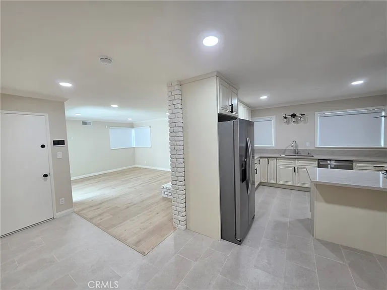 12401 Archwood St #1 — Photo 3