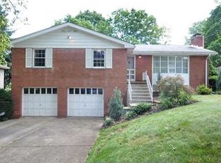 110 Lang Dr, Coraopolis, PA 15108
