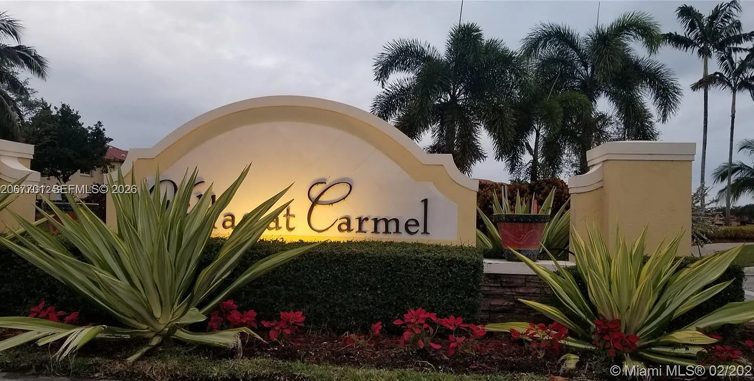 Villas At Carmel Condo No — Photo 1