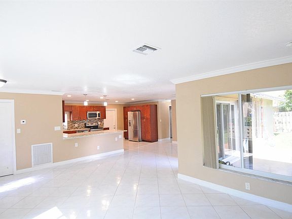3rd image of 7707 SW 8th Street