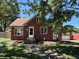 5818 Chestnut Hills Dr, Parma, OH 44129