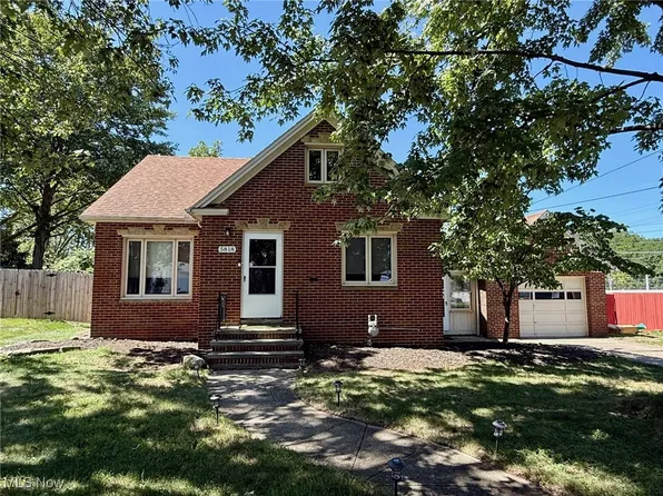 5818 Chestnut Hills Dr, Parma, OH 44129