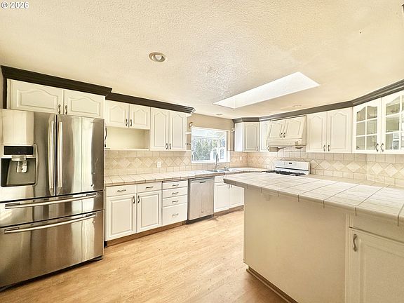 5th image of 20125 SE Foster Rd