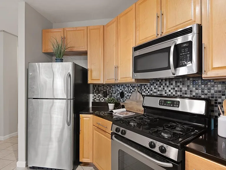 1201 E West Hwy #212 — Photo 11