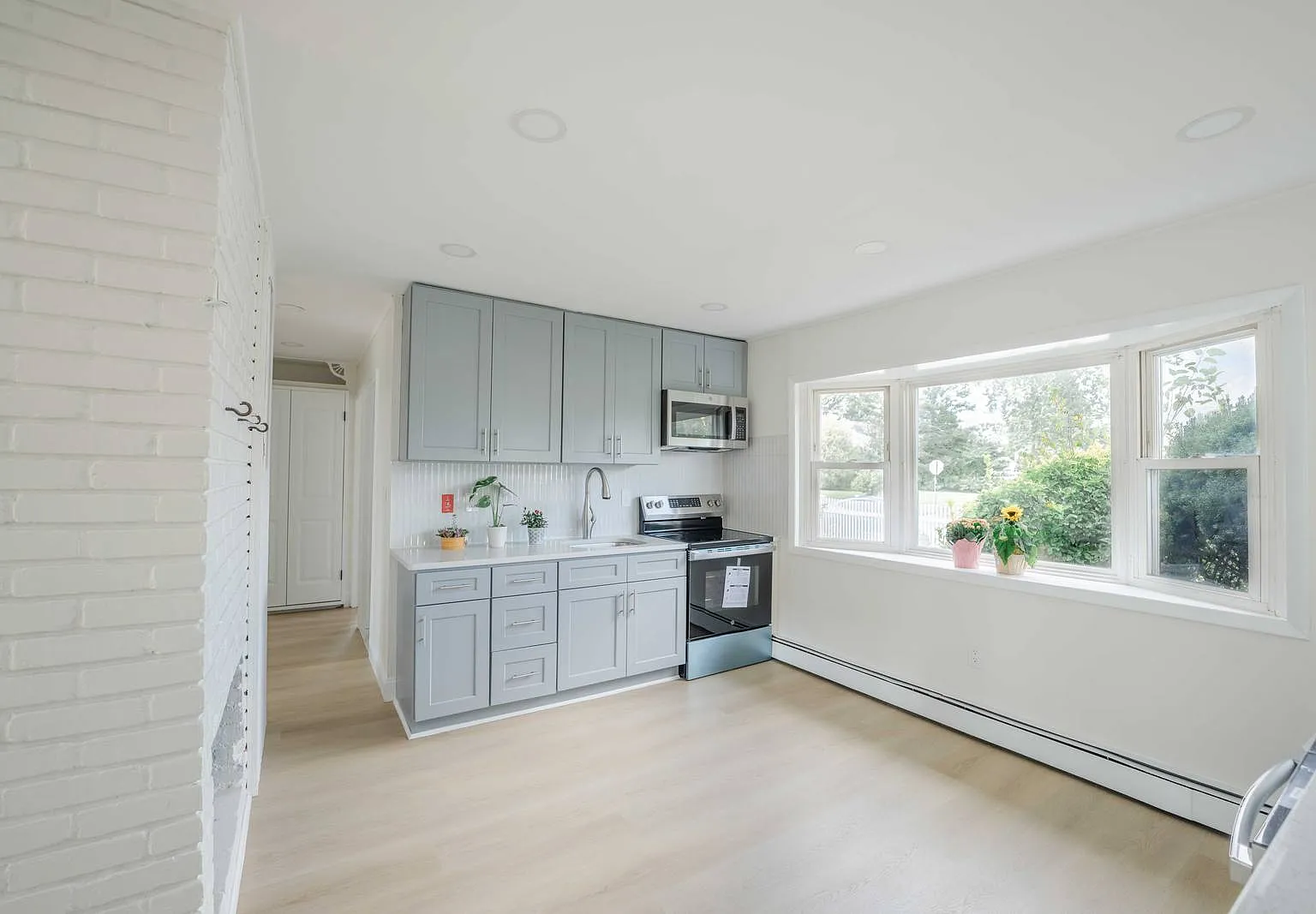 3 bed, 1000 sqft, $3,000 — Photo 4