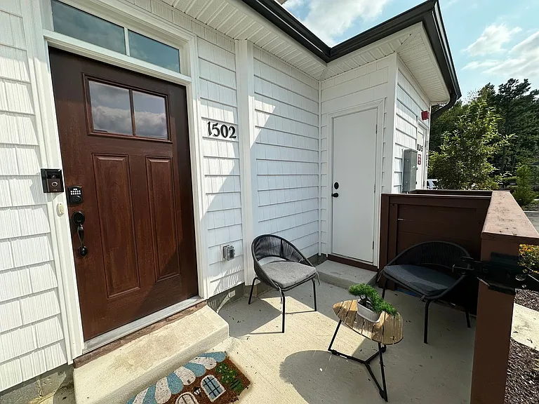 1502 Kathy Ann Way E — Photo 4
