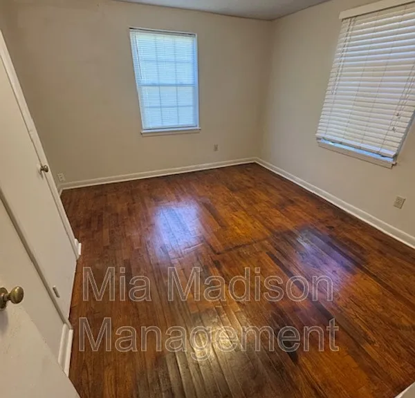 1026 W 41st St — Photo 10