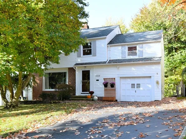 1528 Lyndhurst Rd, Lyndhurst, OH 44124