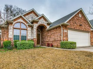 316 Park Crest Ave, Euless, TX 76039