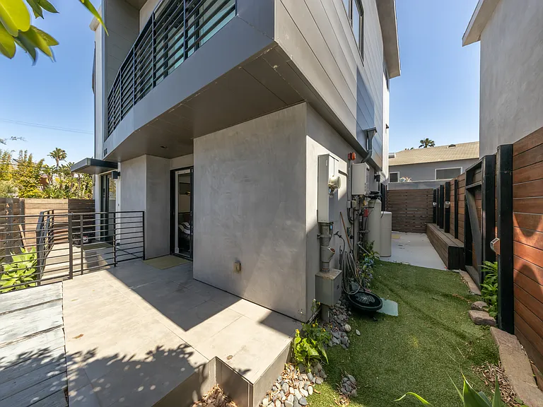 2506 S Wilson Ave — Photo 9