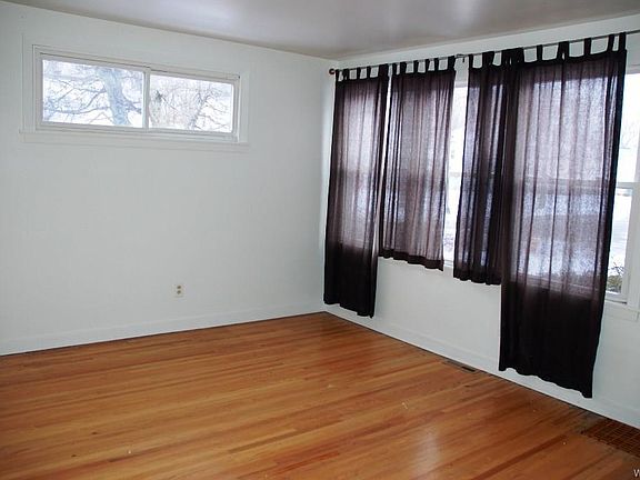 4th image of 3 Rosemary Ave