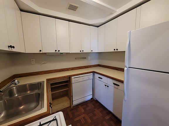 3rd image of 907 Saint Paul St Unit 3