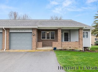 4973 N Valley Dr NE, Grand Rapids, MI 49525