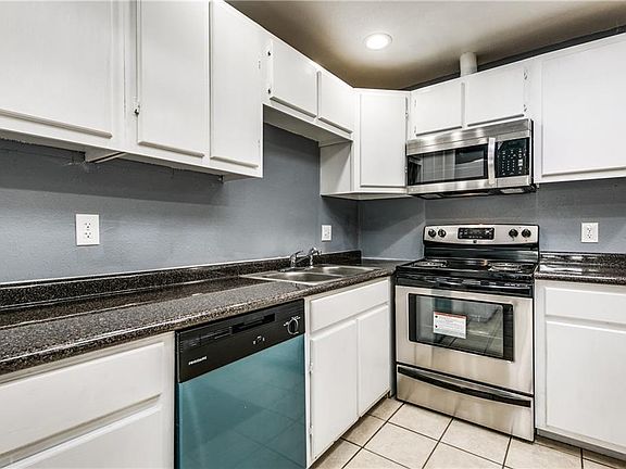 5th image of 1738 Hillcrest St
