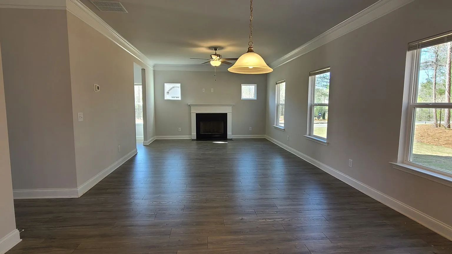 Spacious 4BR/3BA Home in Laurel Cove with Guest Suite on Main! — Photo 4