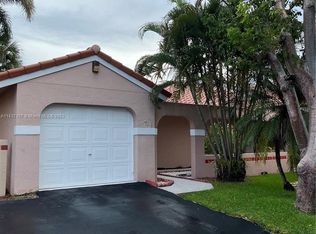 1366 Seagrape Cir, Fort Lauderdale, FL 33326