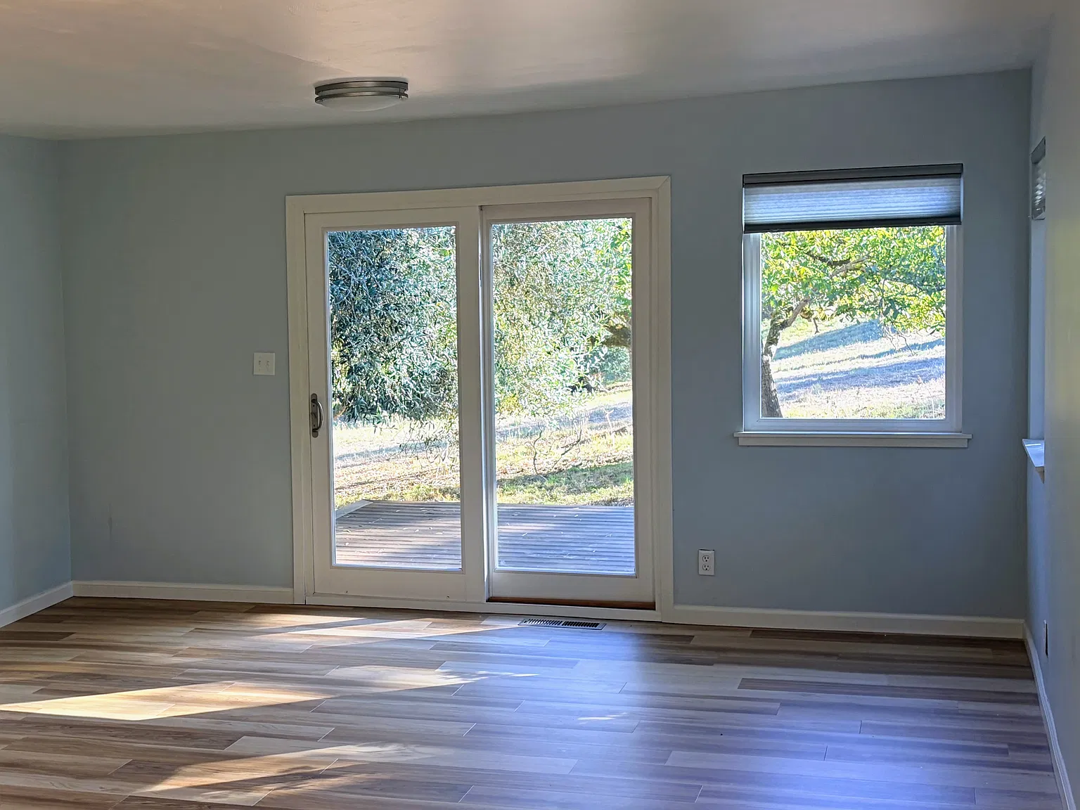 3431 Burnside Rd — Photo 4