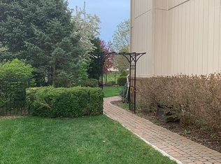 1182 S Creek Dr, Wixom, MI 48393