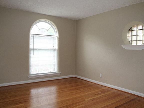 2nd image of 1014 Moorlands Dr APT 1N