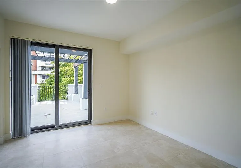 1091 Galiano St #304 — Photo 10