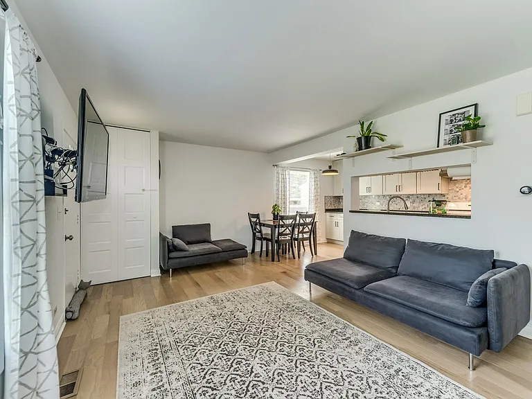 242 Harvest Ct — Photo 8