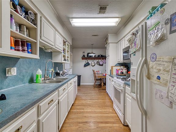 5th image of 1003 San Saba Dr