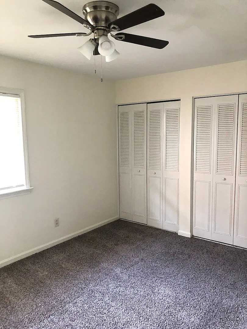 310 Hite — Photo 1
