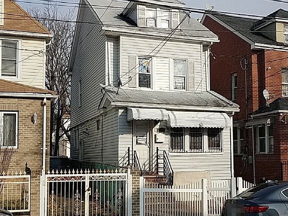 3rd image of 10823 172nd St