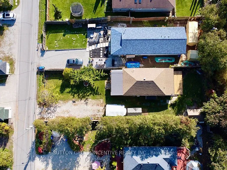 1556 Houston Ave — Photo 4