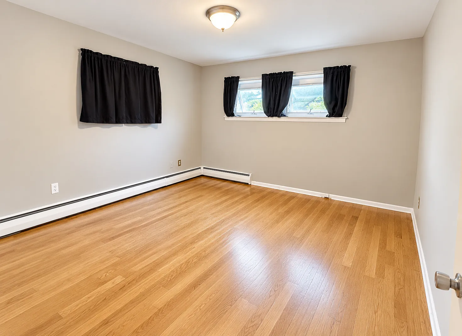 4 bed, 1350 sqft, $2,400 — Photo 4