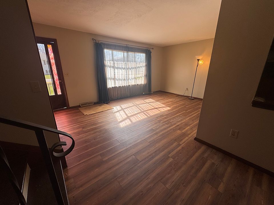1st image of 958 Howell St
