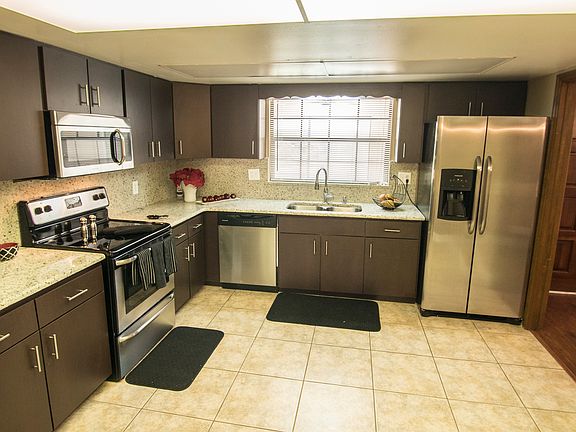 3rd image of 1760 King Henry Dr