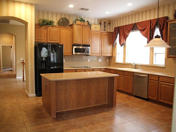 3rd image of 1057 E Tonto Dr