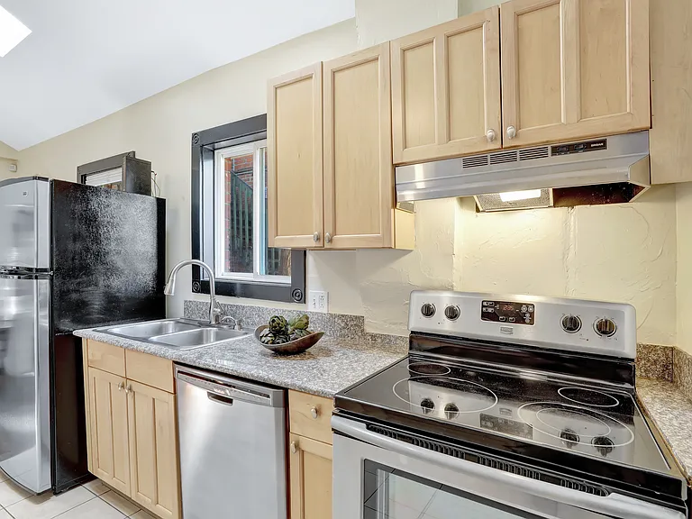 457 Fox St — Photo 12