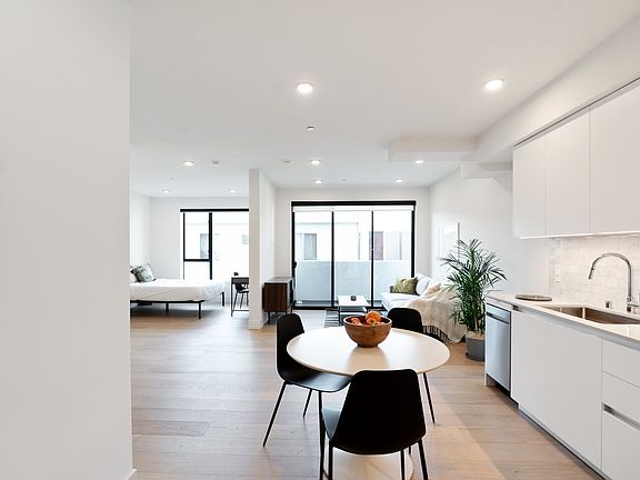 3rd image of 5750 Lexington Ave #0B-1Ba-687Sqft