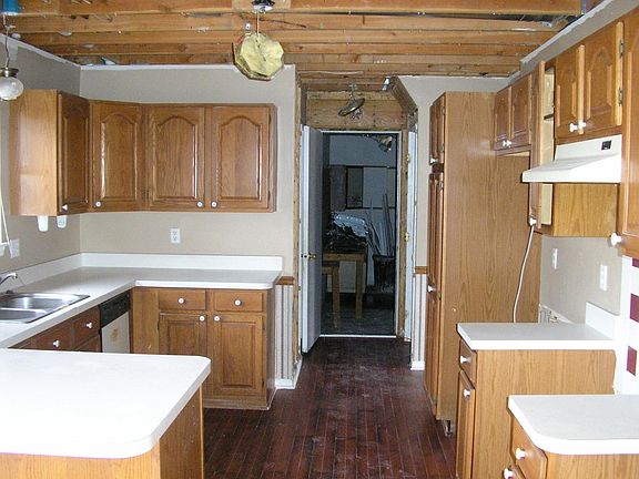 4th image of 5364 Julie Dr
