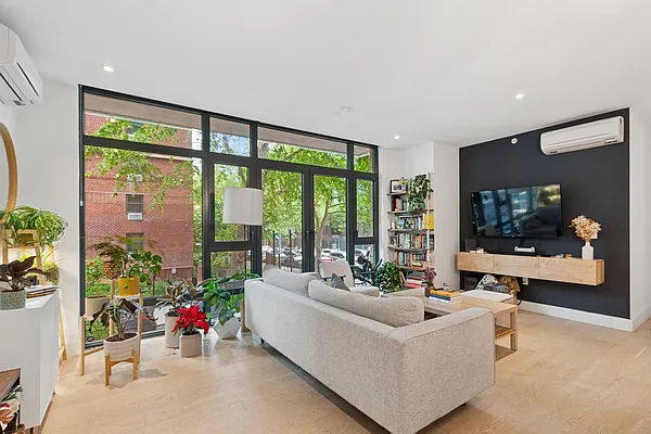 112 Fleet Place #2A