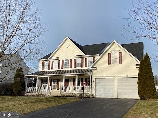 Quiet cul-de-sac location backing to open space