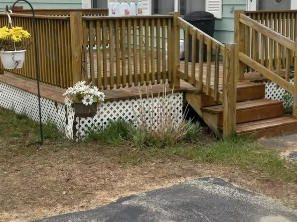 65 Carolyn Avenue, Seabrook, NH 03874