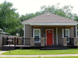 907 N 10th St, Neodesha, KS 66757