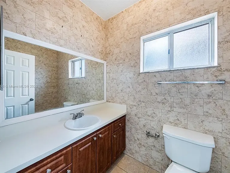 6124 SW 39th St — Photo 22
