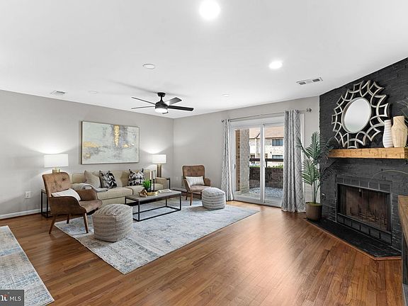 4th image of 3881 Steppes Ct #B