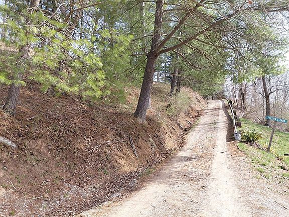 2nd image of 2163 Bull Run Rd