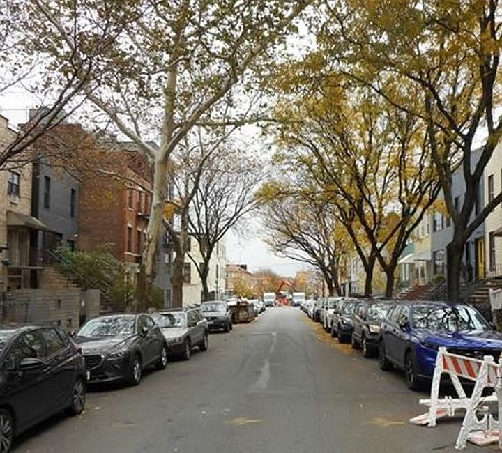 Exterior Neighborhood (street photo)