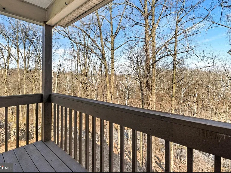411 Derry Dr #411 — Photo 5