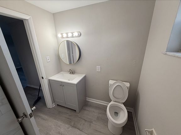 5th image of 6-160 Skokiaan Dr
