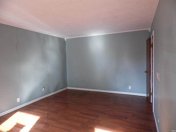 3rd image of 504 Heritage Rd